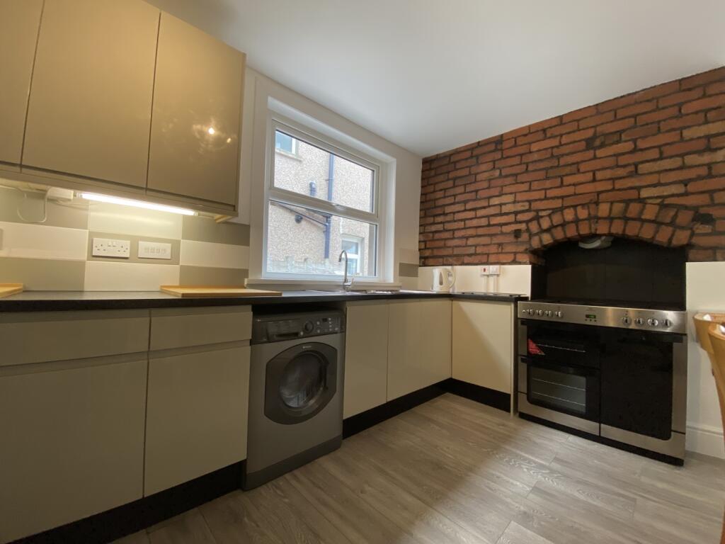 6 bed Mid Terraced House for rent in Cardiff. From CPS Homes - Cardiff