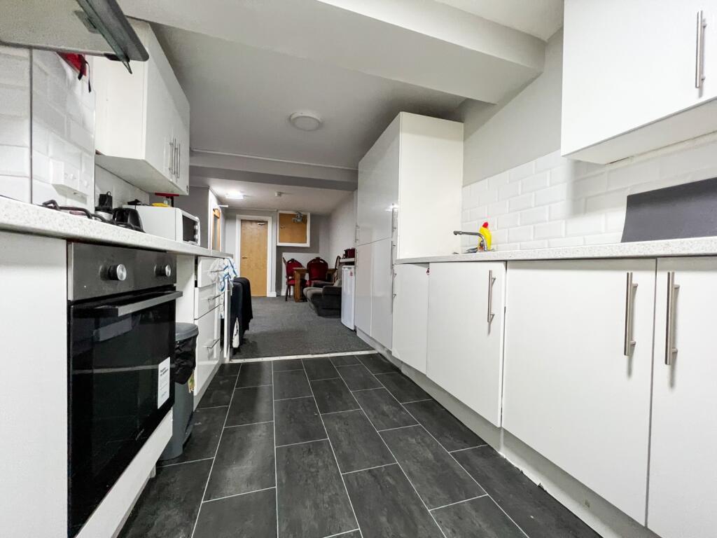 8 bed Mid Terraced House for rent in Cardiff. From CPS Homes - Cardiff