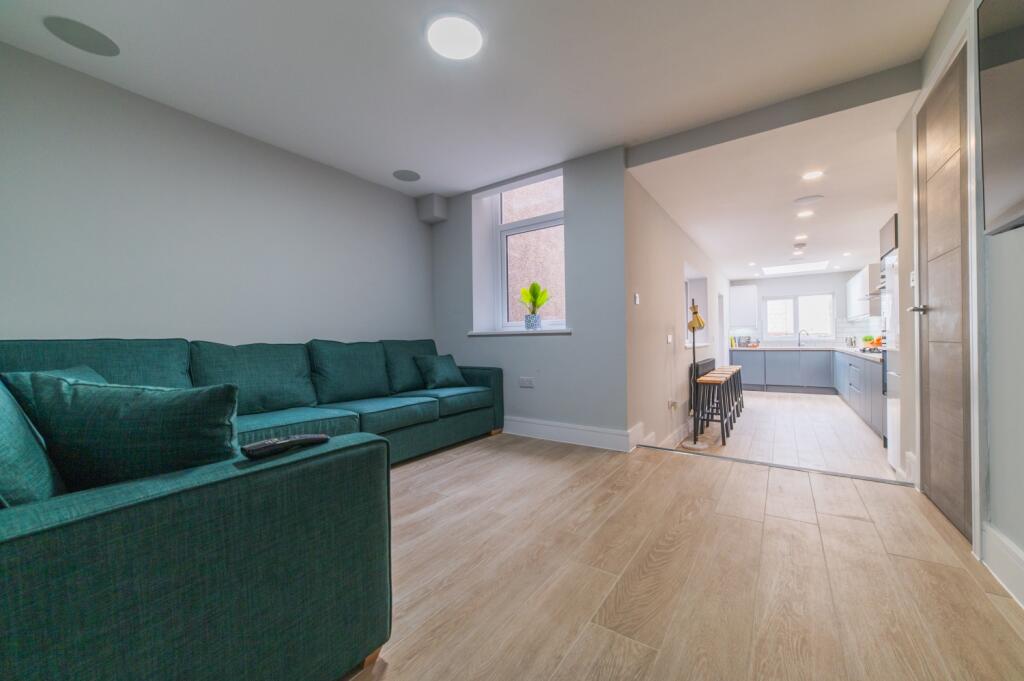 6 bed Mid Terraced House for rent in Cardiff. From CPS Homes - Cardiff