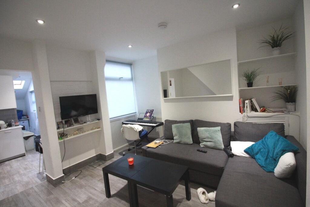 4 bed Mid Terraced House for rent in Cardiff. From CPS Homes - Cardiff
