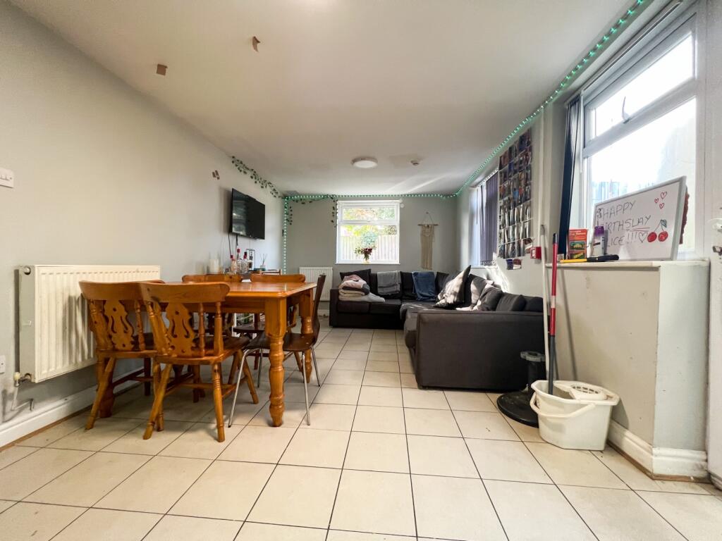7 bed Mid Terraced House for rent in Cardiff. From CPS Homes - Cardiff