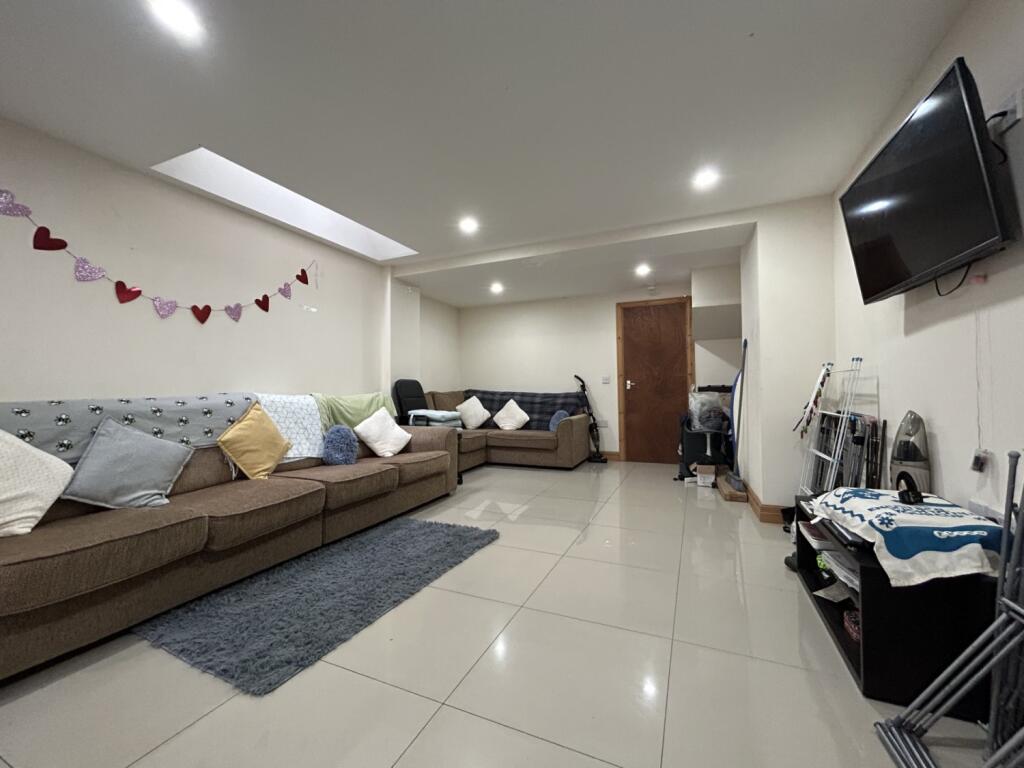 6 bed Mid Terraced House for rent in Cardiff. From CPS Homes - Cardiff 6 bed Mid Terraced House for rent in Cardiff. From CPS Homes - Cardiff