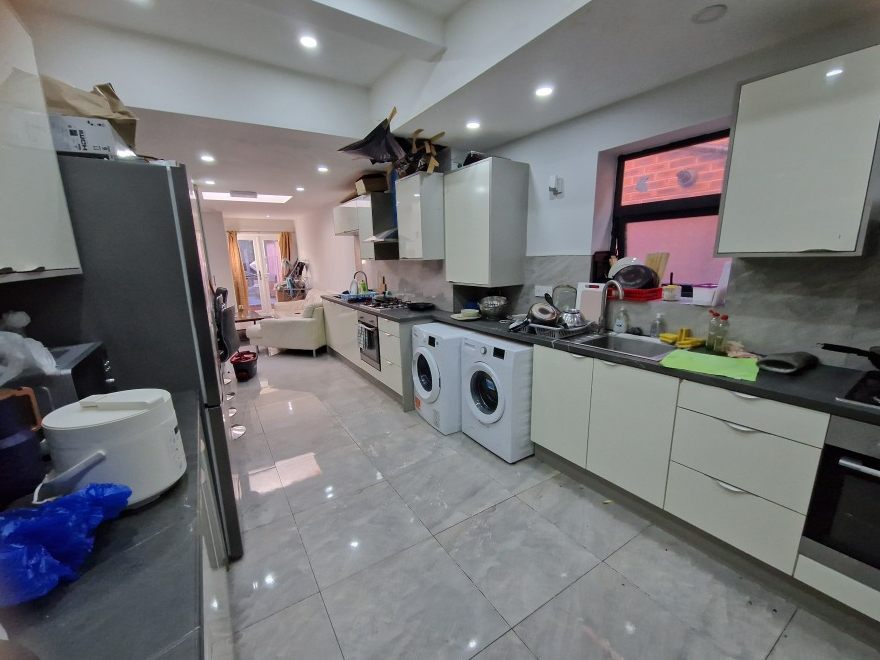 8 bed House Share for rent in Birmingham. From Dixons - Selly Oak