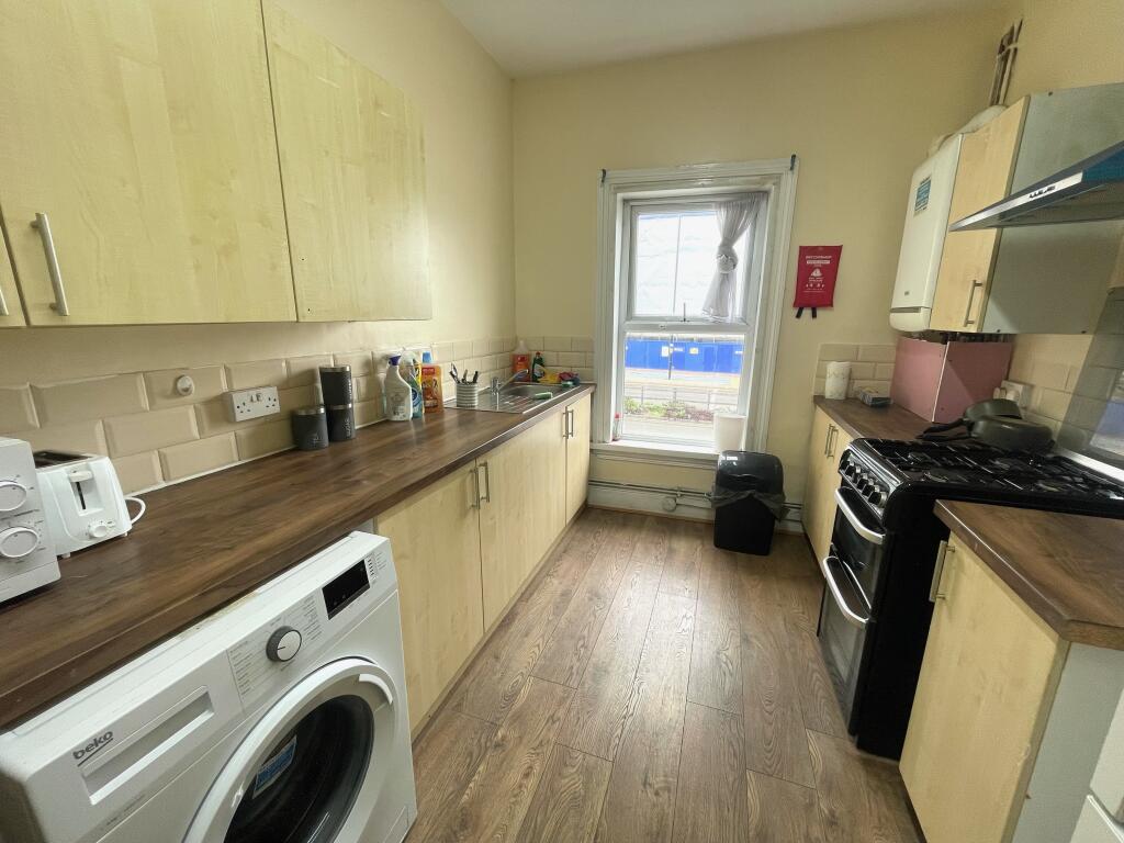 3 bed 1st Floor Flat for rent in Birmingham. From Dixons - Selly Oak