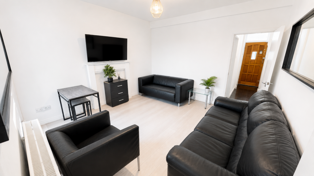 6 bed Detached for rent in Headley Heath. From Easy Lettings (Birmingham) Ltd - Birmingham