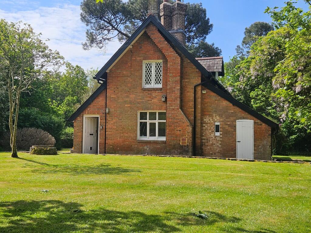 3 bed Detached for rent in . From Fowler Fortescue - Fonthill Bishop