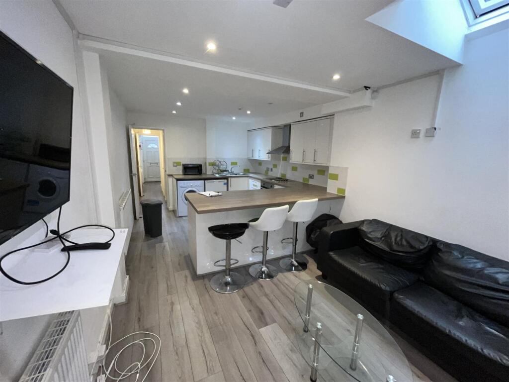 6 bed Mid Terraced House for rent in Birmingham. From Direct Housing - Birmingham
