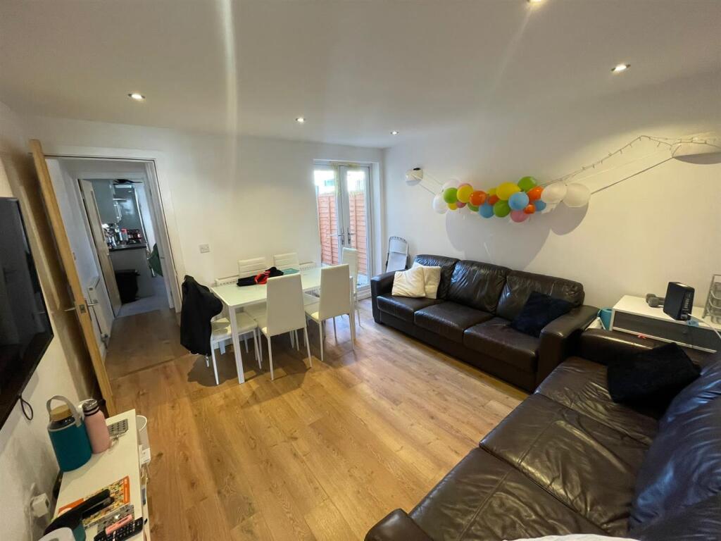 6 bed Mid Terraced House for rent in Birmingham. From Direct Housing - Birmingham 6 bed Mid Terraced House for rent in Birmingham. From Direct Housing - Birmingham