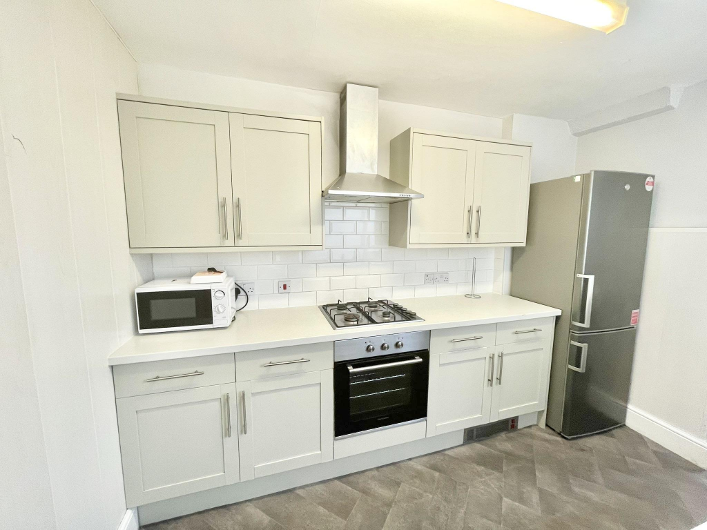 4 bed Mid Terraced House for rent in Portsmouth. From Fox & Sons - Portsmouth