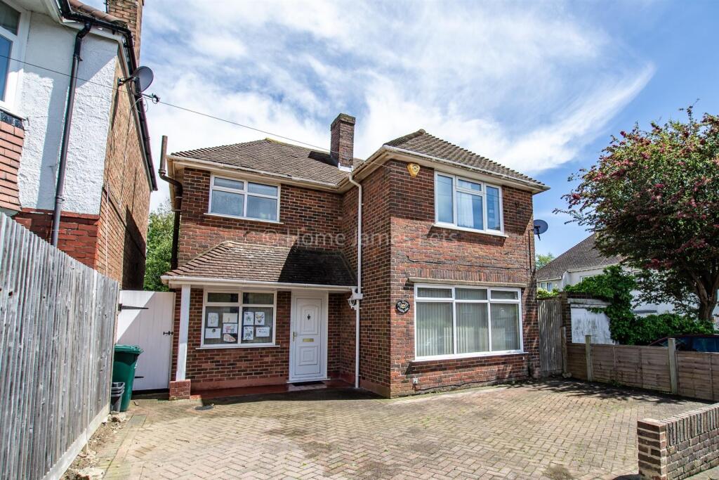 3 bed Detached for rent in Portslade-by-Sea. From Home James Lets - Brighton