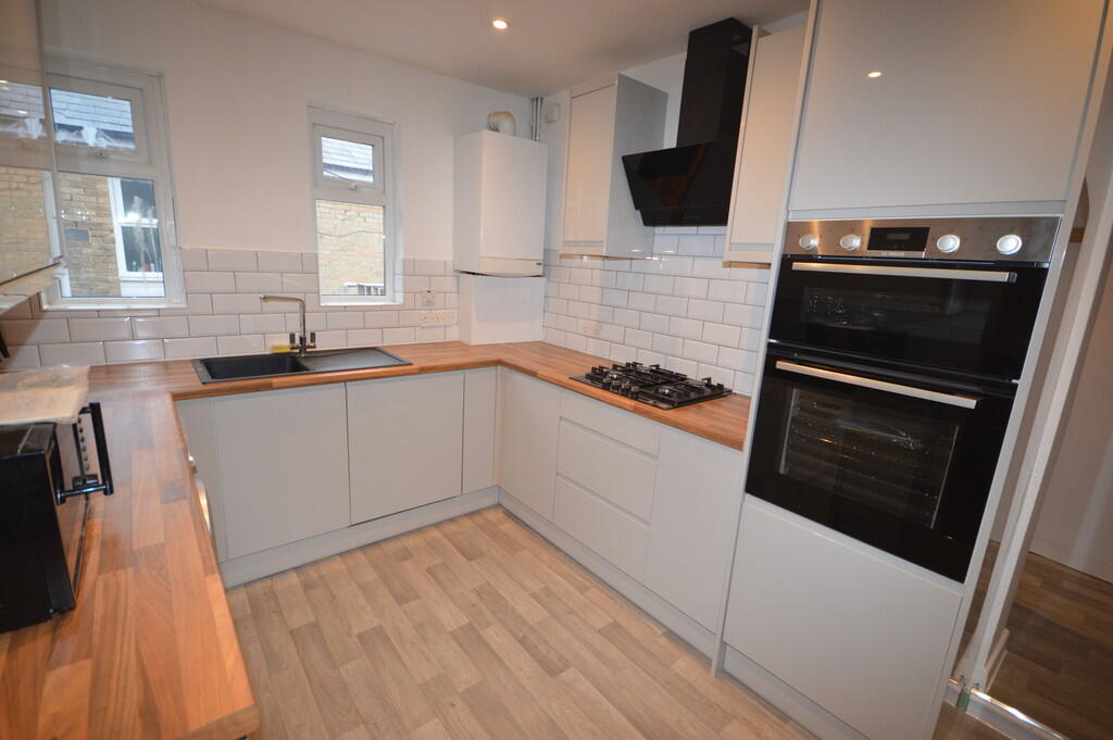 5 bed Apartment for rent in Bournemouth. From House & Son - Winton