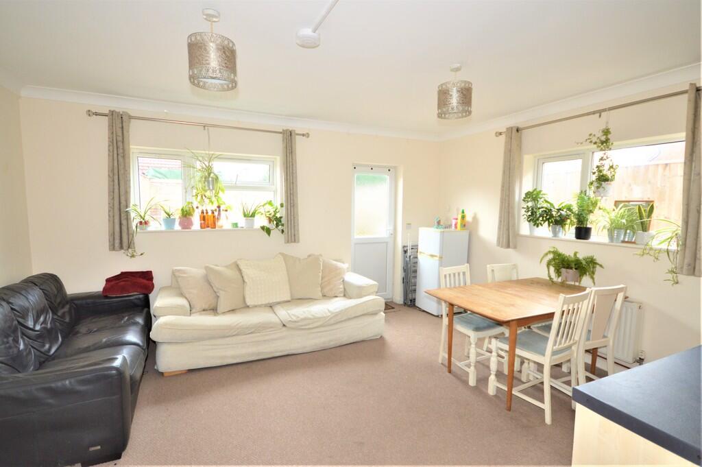 5 bed Semi Detached for rent in Bournemouth. From House & Son - Winton 5 bed Semi Detached for rent in Bournemouth. From House & Son - Winton