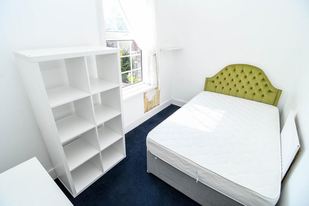 6 bed Detached for rent in Bournemouth. From House & Son - Winton