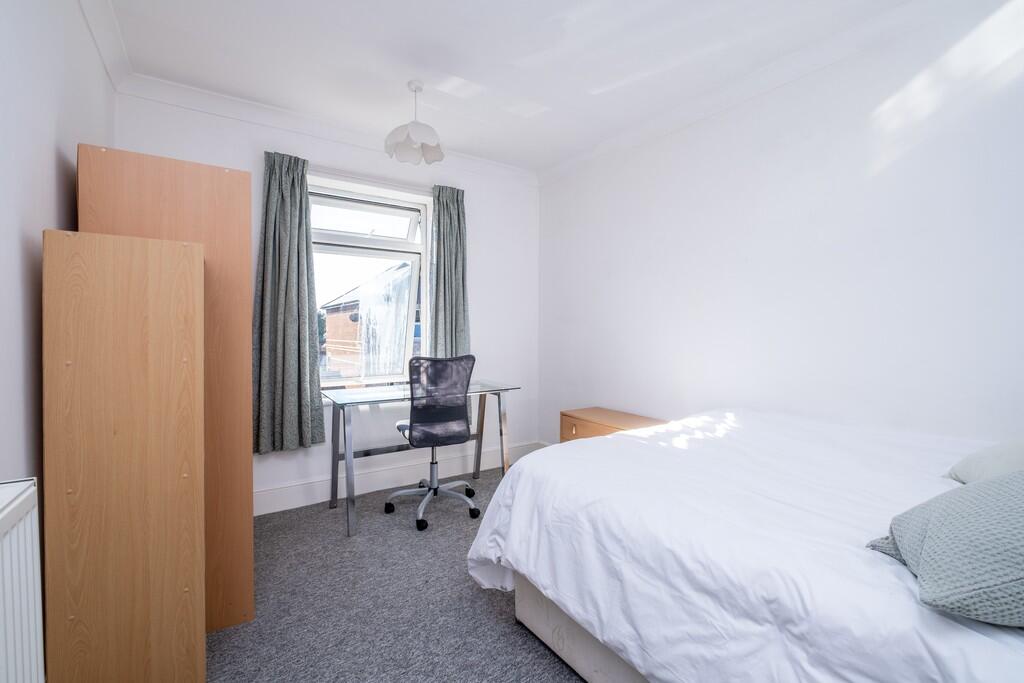 1 bed Detached for rent in Bournemouth. From House & Son - Winton