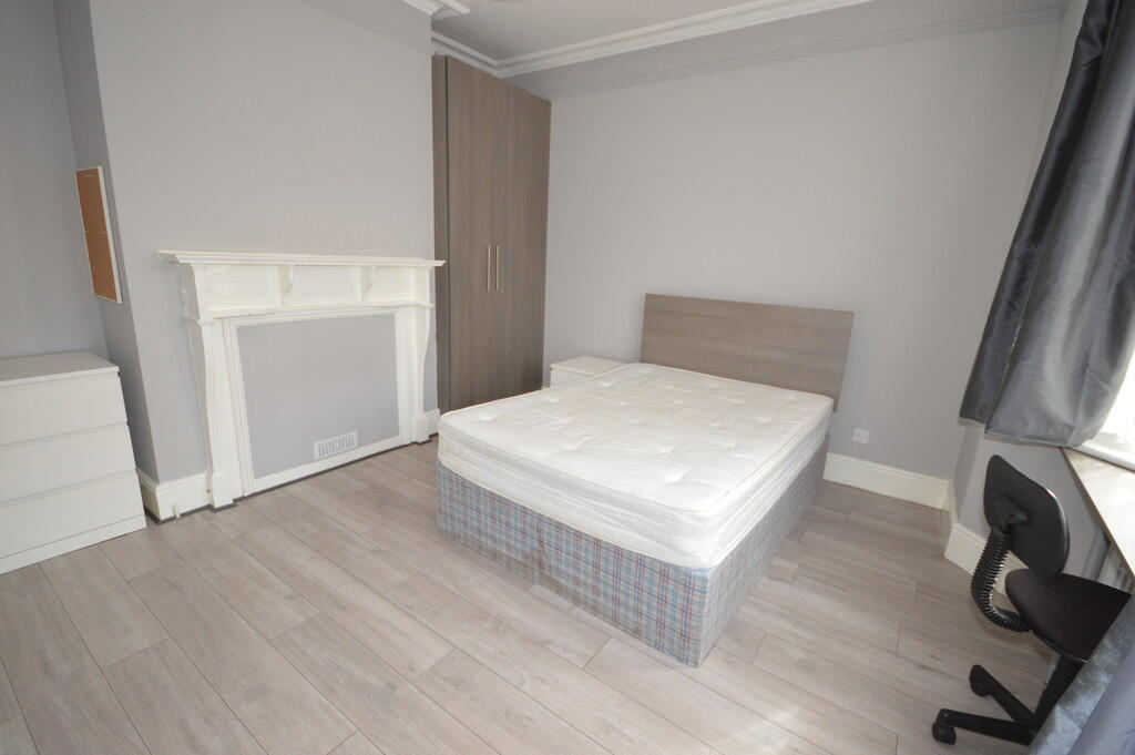 6 bed Detached for rent in Bournemouth. From House & Son - Winton