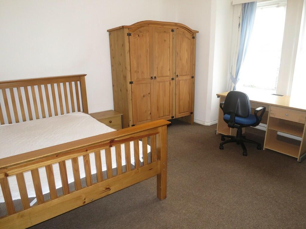 5 bed Detached for rent in Bournemouth. From House & Son - Winton