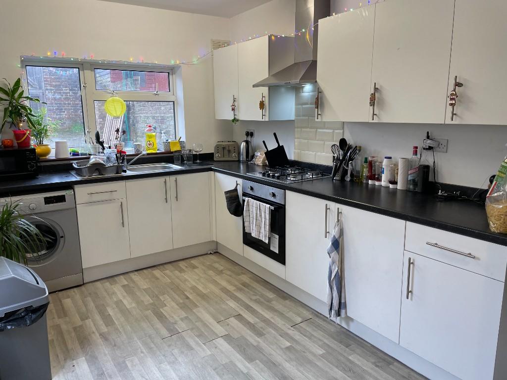 5 bed Mid Terraced House for rent in Portsmouth. From Days Lettings Ltd - Southsea 5 bed Mid Terraced House for rent in Portsmouth. From Days Lettings Ltd - Southsea