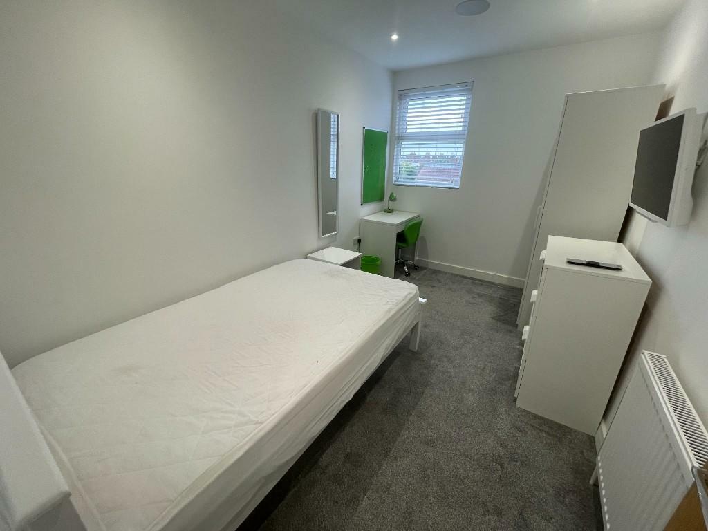 1 bed Mid Terraced House for rent in Portsmouth. From Days Lettings Ltd - Southsea