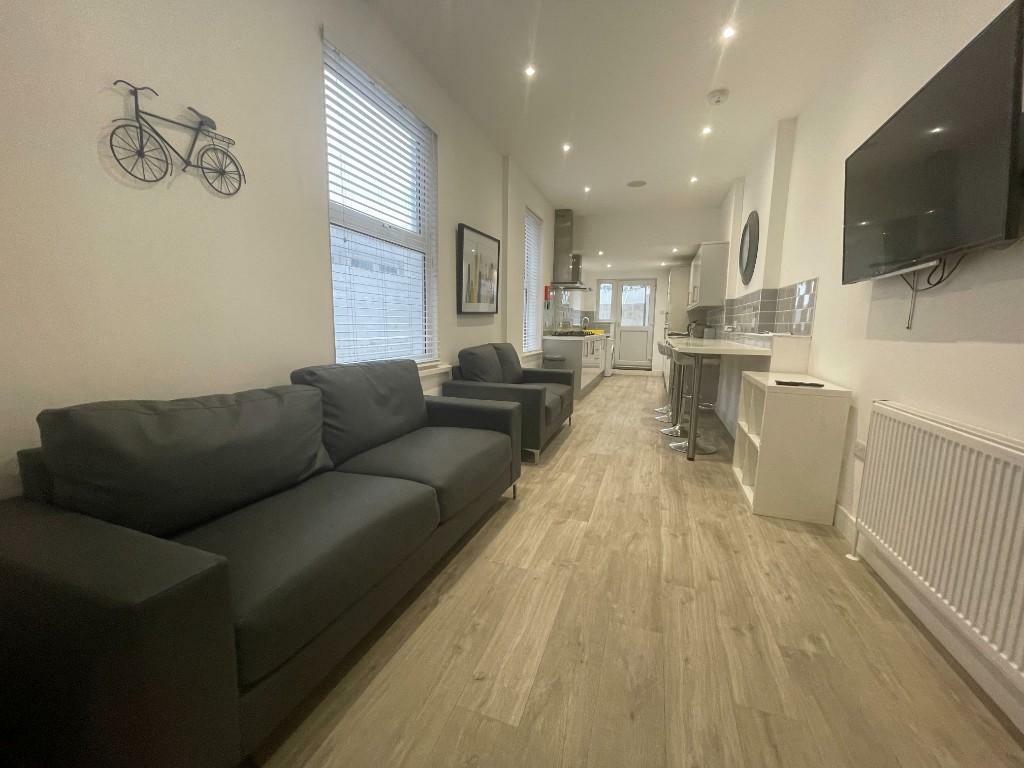 1 bed Mid Terraced House for rent in Portsmouth. From Days Lettings Ltd - Southsea