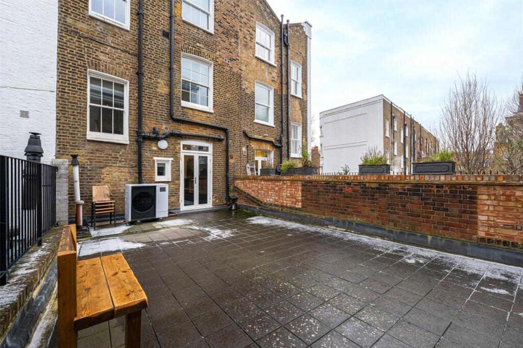 4 bed Studio for rent in London. From John D Wood & Co. Sales - South Kensington
