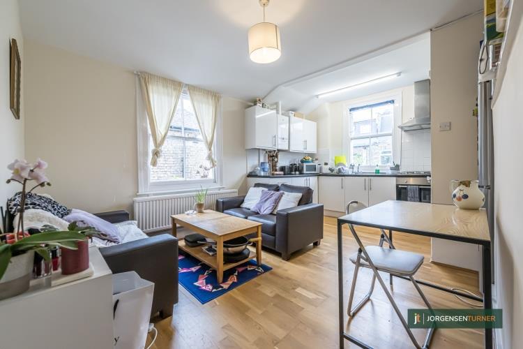3 bed 1st Floor Flat for rent in Hammersmith. From Jorgensen Turner - Shepherds Bush Office