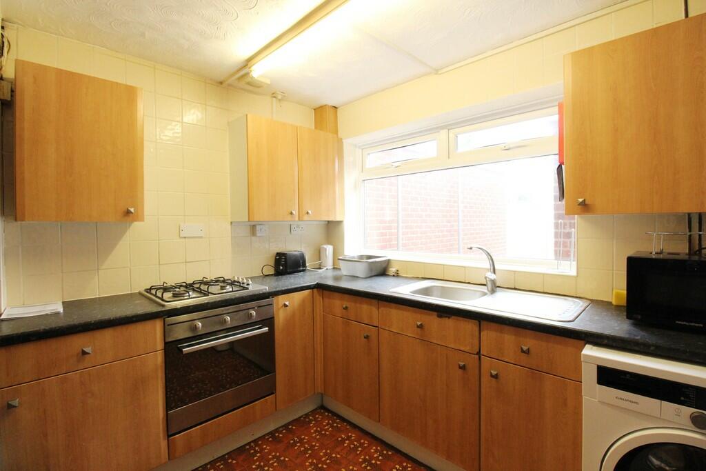 4 bed Mid Terraced House for rent in Southampton. From Kings Estates - Southampton