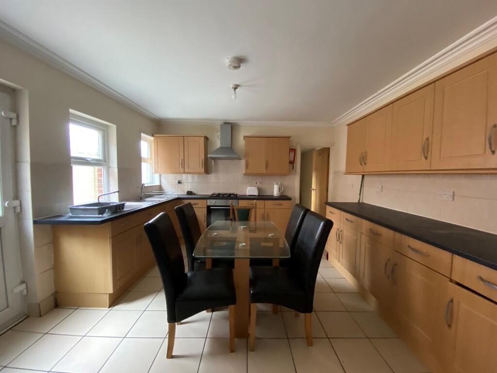 7 bed Mid Terraced House for rent in Southampton. From Kings Estates - Southampton 7 bed Mid Terraced House for rent in Southampton. From Kings Estates - Southampton