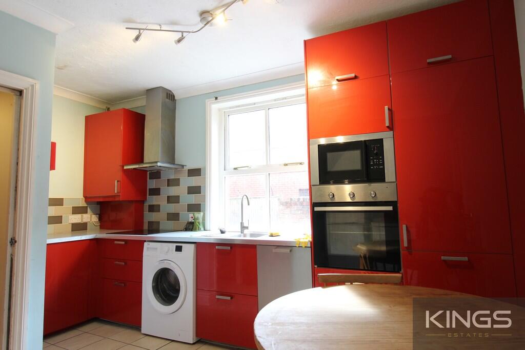 4 bed Mid Terraced House for rent in Southampton. From Kings Estates - Southampton
