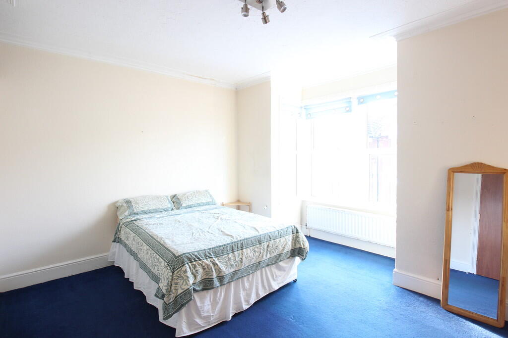 5 bed Mid Terraced House for rent in Southampton. From Kings Estates - Southampton 5 bed Mid Terraced House for rent in Southampton. From Kings Estates - Southampton