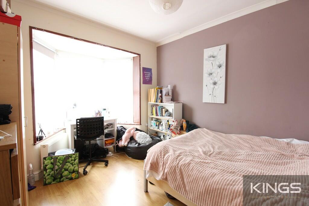 6 bed Mid Terraced House for rent in Southampton. From Kings Estates - Southampton