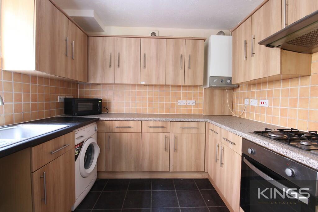 4 bed Mid Terraced House for rent in Southampton. From Kings Estates - Southampton