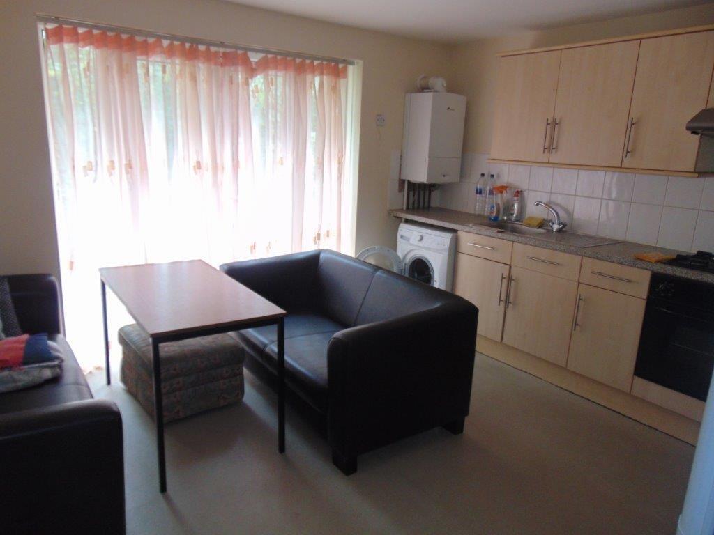 4 bed 1st Floor Flat for rent in Rownhams. From Kings Estates - Southampton
