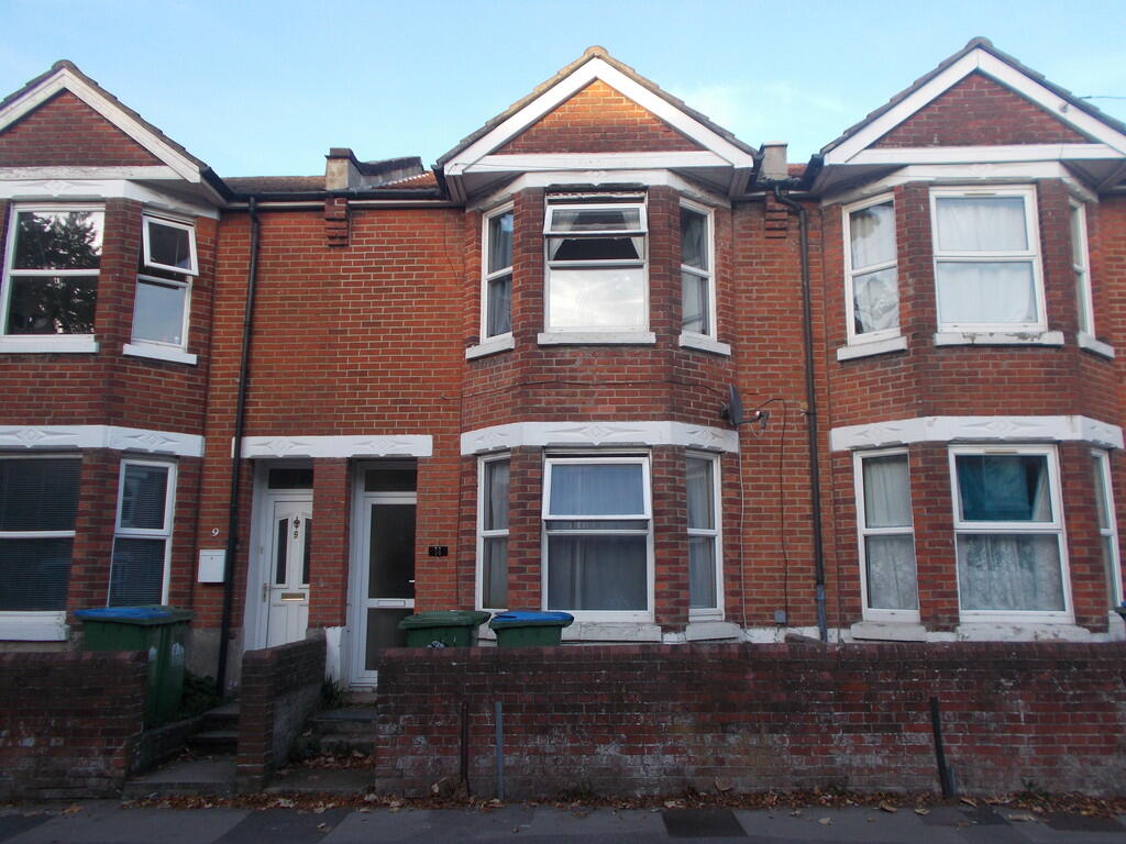 4 bed Mid Terraced House for rent in Southampton. From Kings Estates - Southampton