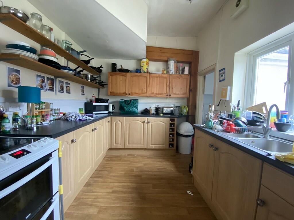 5 bed Mid Terraced House for rent in Southampton. From Kings Estates - Southampton
