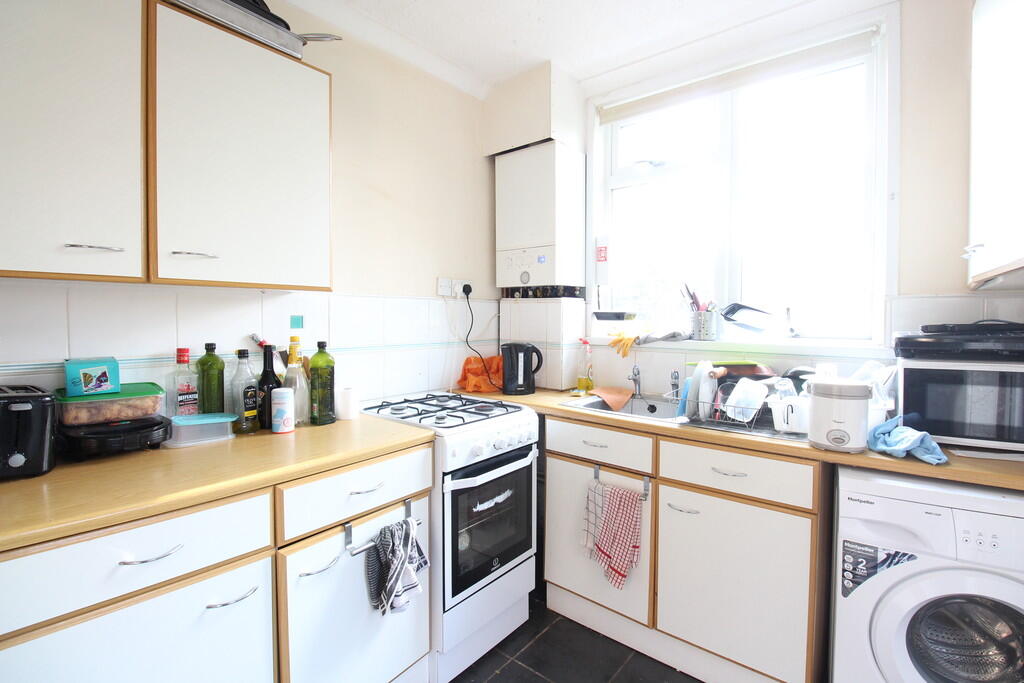 4 bed Mid Terraced House for rent in Southampton. From Kings Estates - Southampton
