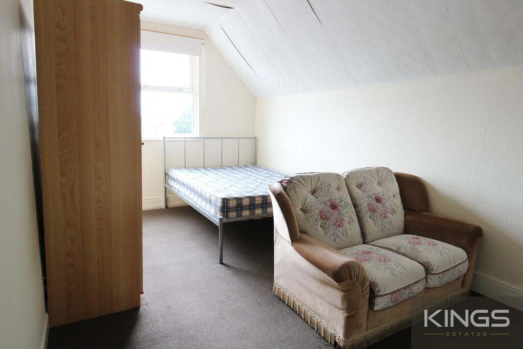 5 bed Mid Terraced House for rent in Southampton. From Kings Estates - Southampton