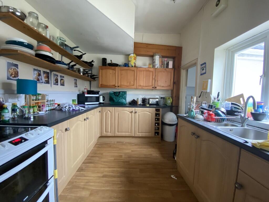4 bed Mid Terraced House for rent in Southampton. From Kings Estates - Southampton