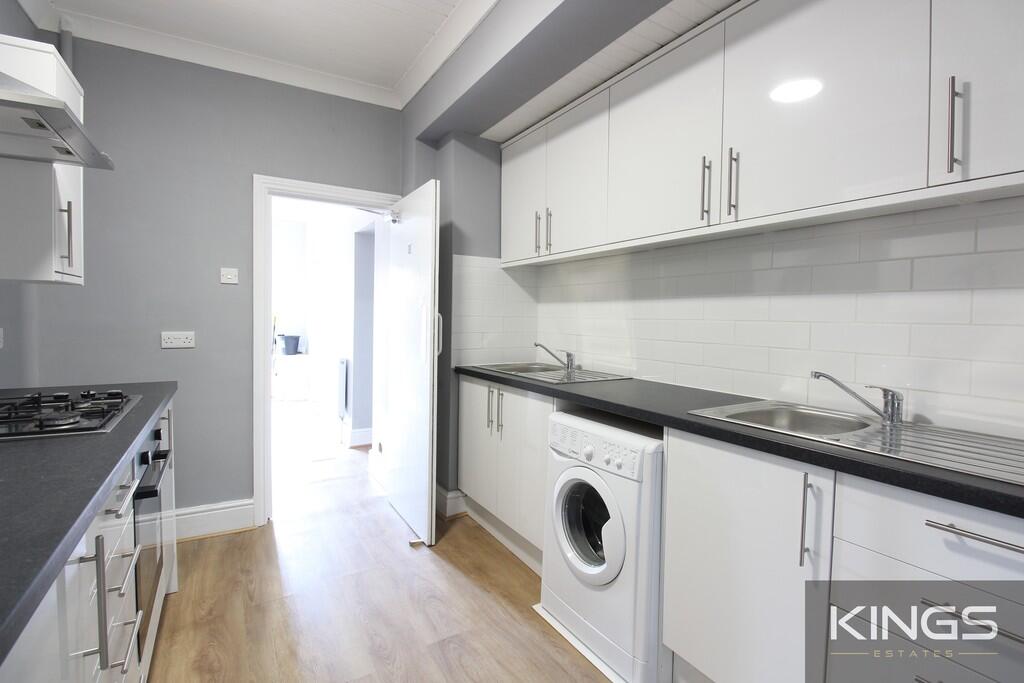 6 bed Mid Terraced House for rent in Southampton. From Kings Estates - Southampton