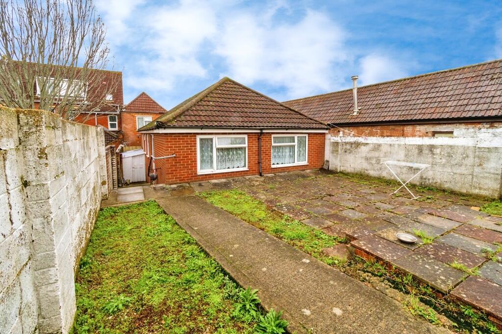 3 bed Detached bungalow for rent in Southampton. From Kings Estates - Southampton