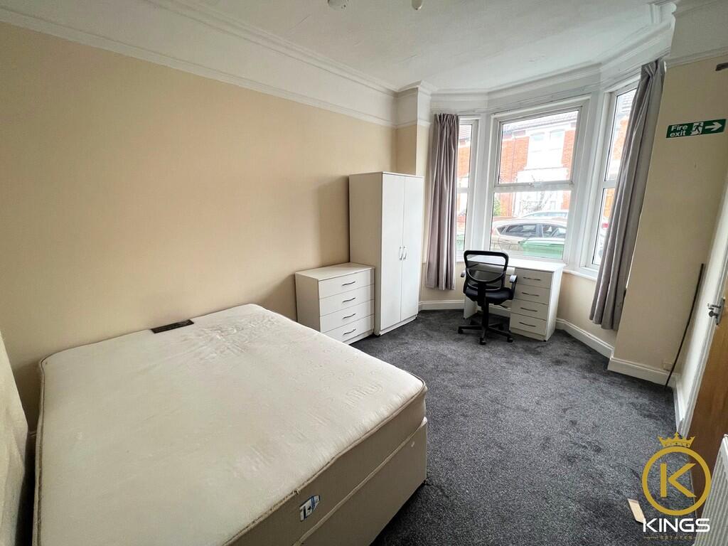 5 bed Mid Terraced House for rent in Portsmouth. From Kings Estates - Southsea