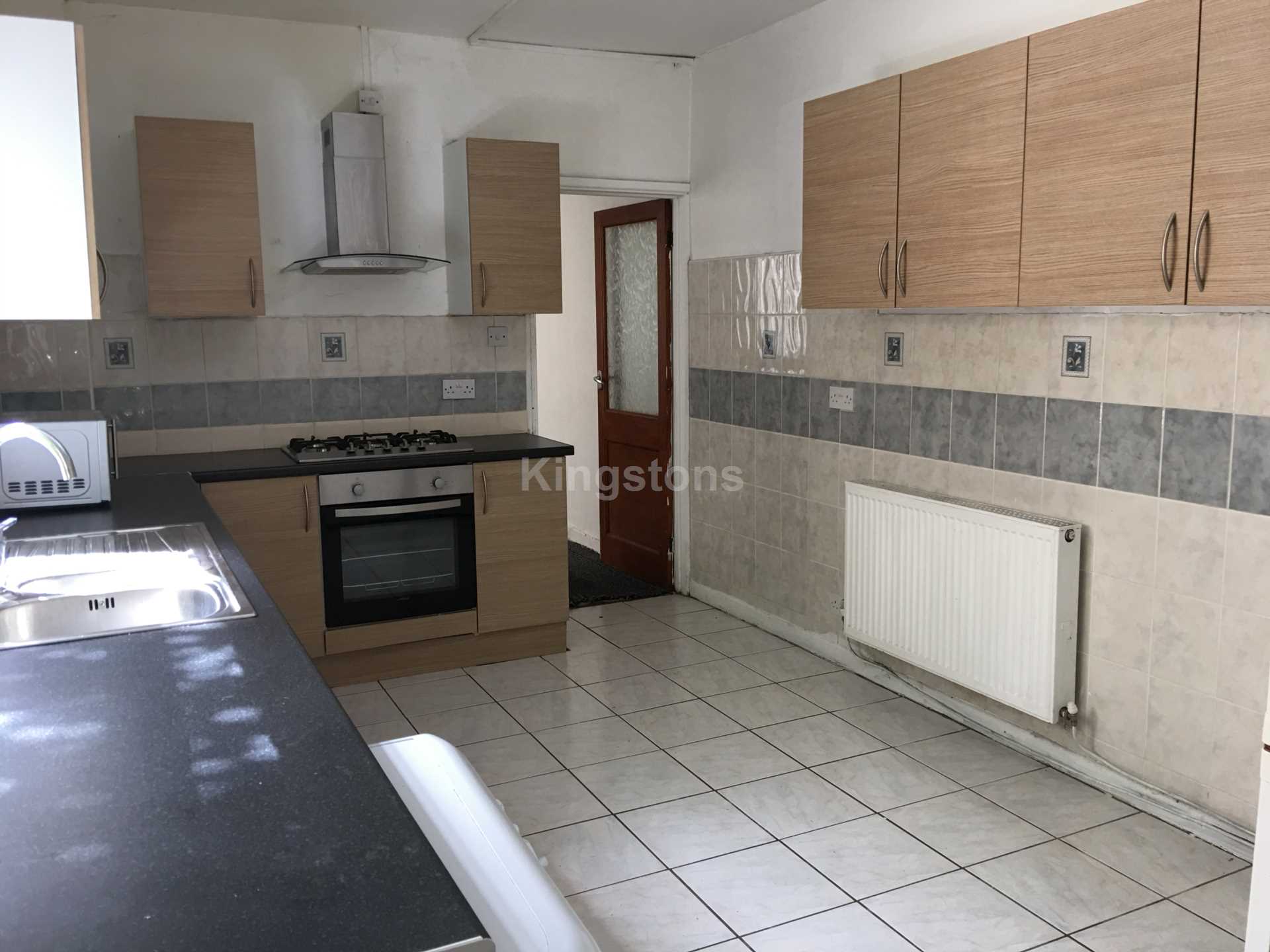 6 bed Mid Terraced House for rent in Cardiff. From Kingston Residential - Head Office