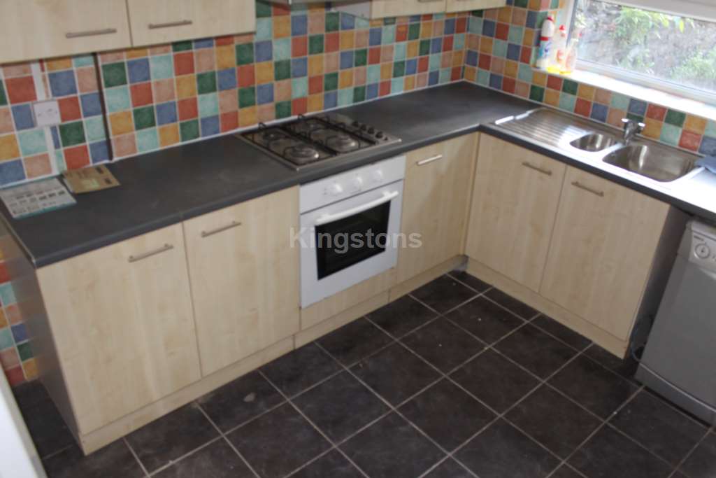 5 bed Mid Terraced House for rent in Cardiff. From Kingston Residential - Head Office