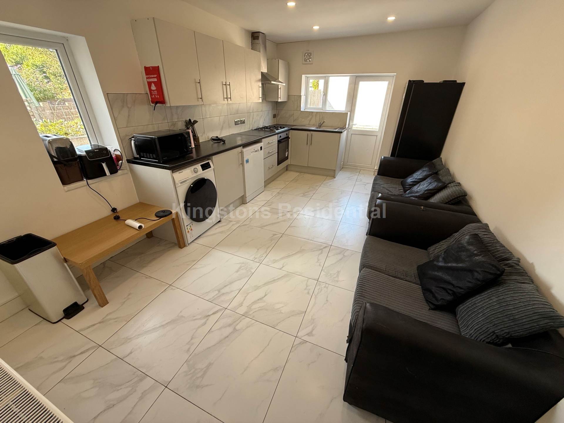 6 bed Mid Terraced House for rent in Cardiff. From Kingston Residential - Head Office 6 bed Mid Terraced House for rent in Cardiff. From Kingston Residential - Head Office