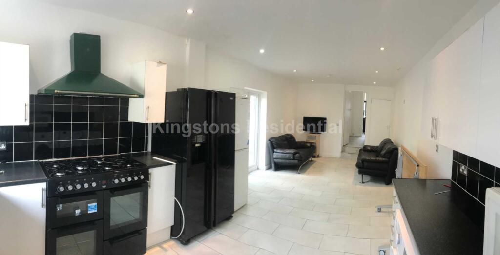 8 bed Mid Terraced House for rent in Cardiff. From Kingstons - Cardiff