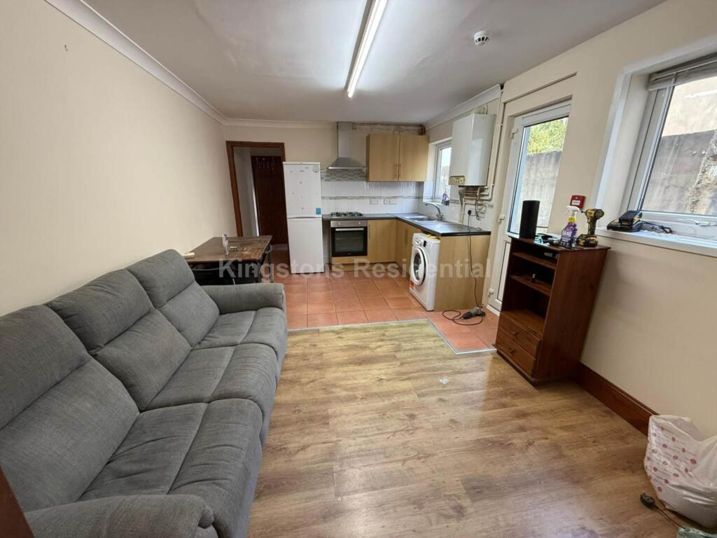 3 bed 1st Floor Flat for rent in Cardiff. From Kingstons - Cardiff