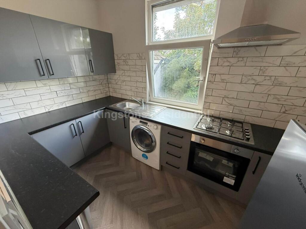 3 bed 1st Floor Flat for rent in Cardiff. From Kingstons - Cardiff