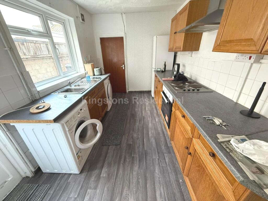 4 bed Mid Terraced House for rent in Cardiff. From Kingstons - Cardiff 4 bed Mid Terraced House for rent in Cardiff. From Kingstons - Cardiff