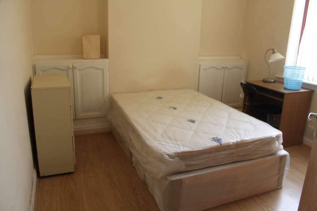5 bed Mid Terraced House for rent in Cardiff. From Kingstons - Cardiff