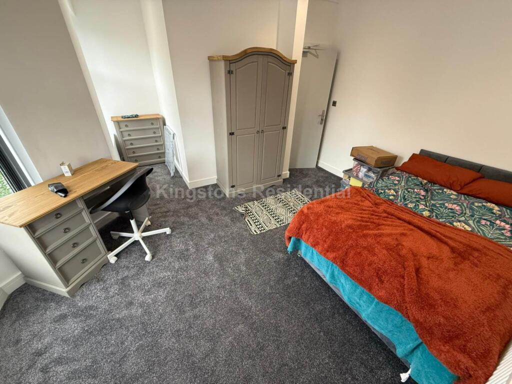 6 bed Mid Terraced House for rent in Cardiff. From Kingstons - Cardiff