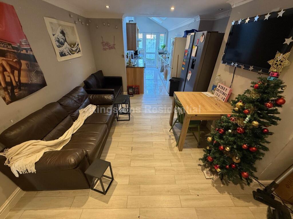 7 bed Mid Terraced House for rent in Cardiff. From Kingstons - Cardiff